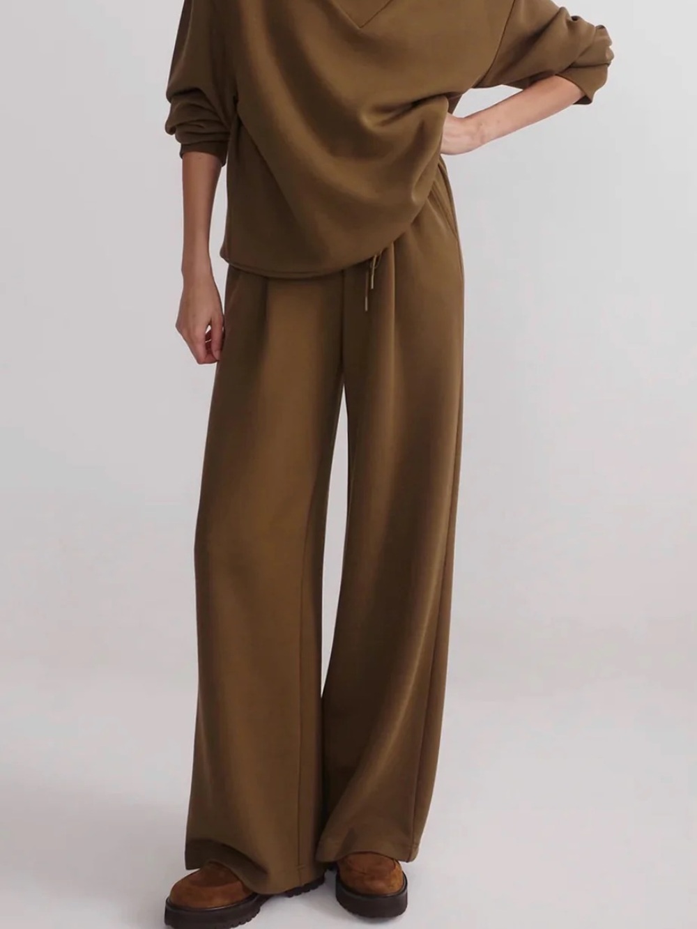 VARLEY
THE EXTRA WIDE PANT 29.5" | MILITARY OLIVE - Picture 5 of 5